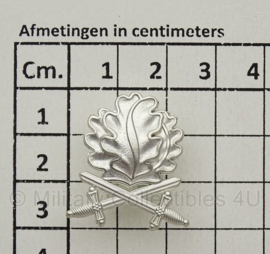 WO2 Duits Eikenloof met zwaarden in ZILVER voor het ridderkruis  - Eichenlaub zum Ritterkreuz - gestempeld "L50" en "SILBER" replica