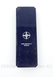 Defensie Medaille doosje NATO Non Article 5 Africa medaille - LEEG - 17 x 6 cm -origineel