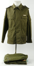 DDR NVA Strichtarn camo uniform jasje met broek - maat K48 - origineel