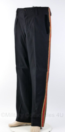 Onbekende militaire ceremoniële broek met goud met rode bies - maat 86 cm omtrek - origineel