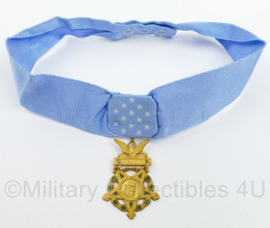 US Army United States of America Medal of Honor in case - replica