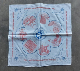 DDR 35 Jahre DDR FDJ Bezirks Rostock sjaal - getekend door groepsleden - 66 x 66 cm - origineel