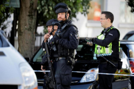 Britse Politie POLICE shirt met schouderstukken op de bovenarmen - lange mouw - maat Medium - origineel
