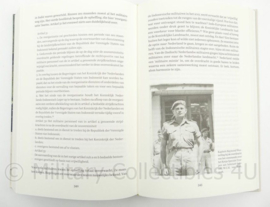 Een eervol bestaan. De geschiedenis van het KNIL 1814-1950 - 23 x 15½ x 4 cm