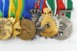 KM Koninklijke Marine medaille balk met 8 medailles in doosje - 20 x 2 x 9 cm - origineel