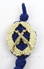 Duitse DDR NVA schutterskoord met gekruisde geweren - blauw met goud - afmeting 41 x 4,5 cm - origineel