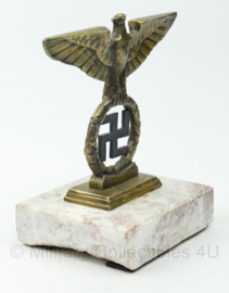 WO2 Duitse metalen adelaar op marmeren voet - 16 x 10,5 x 17 cm - replica