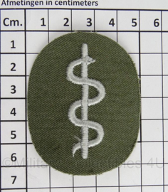 Duitse DDR embleem Geneeskundige - afmeting 5 x 7,5 cm - origineel