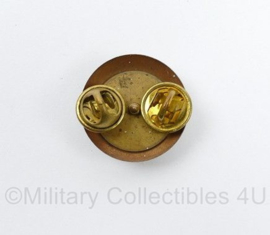 US Army manschappen Collar Disc Chemical Corps ENKEL - diameter 25 mm - origineel naoorlogs