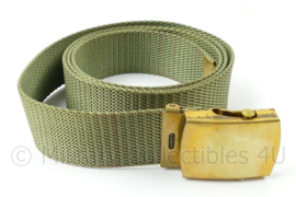 Groene broekriem met goudkleurig slot - 135 cm lang - nieuw