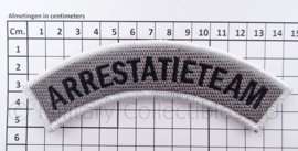 Nederlandse Politie Arrestatieteam straatnaam embleem - met klittenband - 15 x 5 cm