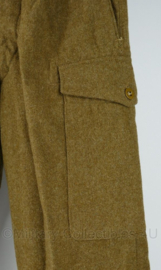 Britse P49 Battledress trouser - Lijkt op WO2 model  - size 4 = waist 30 tm. 34 inch  - origineel