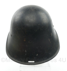 Nederlandse M27 helm van vóór 1940 - doorgebruikt door BB - origineel