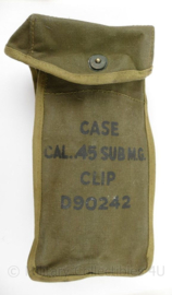 WO2 US Case cal .45  Sub M.G. clip D90242 met losgesneden lus - 28 x 14 x 7 cm - origineel