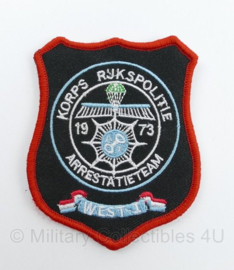 Korps Rijkspolitie Arrestatieteam West-I 1973 embleem met klittenband - 10 x 8 cm - replica