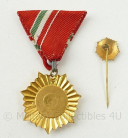 Hongaarse medaille set van Verdienste voor het Rode Kruis in origineel doosje - diameter 3½ cm - origineel