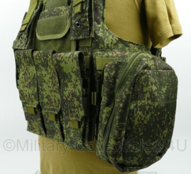 Russische Digital Flora MOLLE gevechtsvest met triple ammo pouch en utility pouches - replica