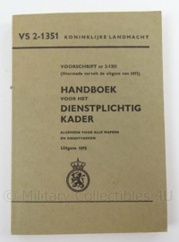 KL Landmacht Handboek voor het dienstplichtig kader uit 1975 - VS 2-1351 - afmeting 20 x 14 cm - origineel