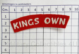 Britse leger Kings Own shoulder title - 9 x 3 cm - origineel