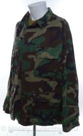 US Army uniform jasje woodland camo gebruikt, maar zonder embleem resten - maat Large/Reg - origineel