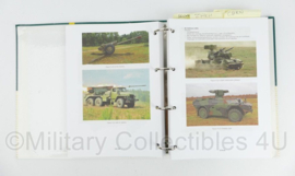 Defensie handboek Militair Land E&T 02.1 De KL Militair druk 2 De Landmacht Militair - 31 x 27 x 6  cm - origineel