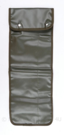 Defensie lange opbergtas donkergroen met drukknoopjes  - 21 x 26 cm - nieuwstaat - origineel