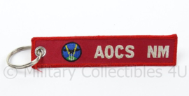 KL Landmacht sleutelhanger label "remove before flight" AOCS NM - afmeting 3 x 14 cm - origineel
