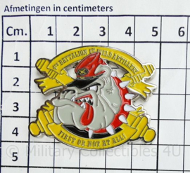 Coin 4th Bataillon 1st Field Artillery US Army - 5 x 4 cm - origineel