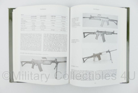 Assault Rifle The development of the modern Military Rifle by Maxim Popenker and Anthony G. Williams - Engelstalig