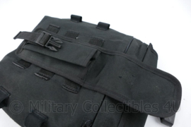 KMAR en politie MOLLE XL utility bag met M4 C7 C8 magazijntas ertegenaan - merk SOLO  - 21 x 6 x 27 cm - origineel