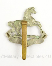 WO2 Britse baret of pet insigne The Kings Regiment - afmeting 4,5 x 6 cm - origineel