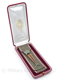 Belgische ereteken laureaat van de arbeid medaille in doosje - 15 x 6,5 cm -  origineel