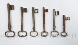 Set van 6 antieke sleutels - origineel