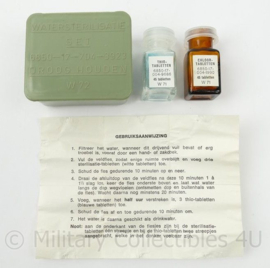 KL watersterilisatie set W72 met thio- en chloortabletten - 6 x 3 x 5½ cm - origineel