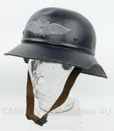 WO2 Duitse Luftschutz helm met originele verf en Franse Beute liner - met replica decal - origineel
