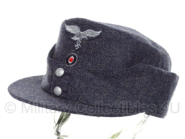 Duitse M43 pet Luftwaffe manschappen graublau / BLAUW - MET insignes - meerdere maten - replica