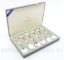 Zeldzame Olympische spelen 1983 SLOOC Porcelijnen lepeltjes set gegeven door Shinyong Lho Prime Minister Republic of Korea -  15,5 x 22,5 x 3 cm - origineel