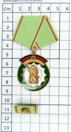 DDR medaille in doosje Fur dienste am Volke - 8,5 x 3,5 cm - Origineel