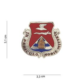 US Army Infantry Regiment ''In Periculo Nobie Mittete'' unit crest metaal - 3,1 x 3,3 cm - maker Meyer - origineel