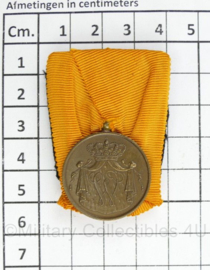 Defensie Koninklijke Marine trouwe dienst medaille in bronze  Wilhelmina - 5 x 4 cm - origineel