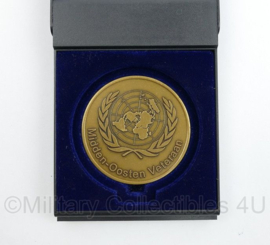 Coin in doosje KL Veteranendag 2004 Johannes Post Kazerne Midden Oosten Veteraan - diameter 6 cm - origineel