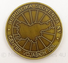 Sloveense penning Sola Za pODCASTNIKE- goudkleurig - doorsnede 4 cm - origineel