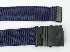 Blauwe broekriem met zwart koppelslot - 135 cm lang - nieuw
