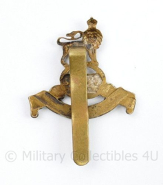 WO2 Britse cap badge The Royal Army Pay Corps - Kings Crown - Fide Et Fiducia - 5 x 3,5 cm - origineel