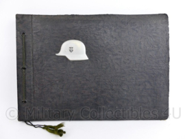 WO2 Duits Wehrmacht leeg foto album met metalen Stahlhelm - 32 x 22,5 x 1,5 cm  - origineel