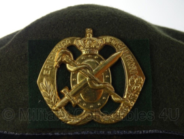 KL Nederlandse leger baret met Geneeskundige Dienst insigne - vorig model - maat 57 t/m 60 cm - origineel