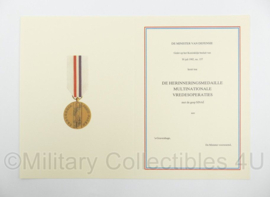 Defensie oorkonde De herinneringsmedaille Multinationale Vredesoperaties - 29,5 x 21 cm - ongebruikt - origineel