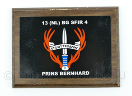 13 (NL) brigade SFIR 4 wandbord - stootttroepen prins Bernhard - afmeting 20,5 x 15,5 x 2 cm - origineel
