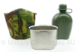 KL Veldfles met RVS beker en Woodland hoes - MOLLE - 750 ml - model voor aan het OPS vest - origineel