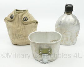 WO2 US Army veldfles set - aluminium fles 1918, aluminium beker 1941 en khaki hoes 1942 - origineel